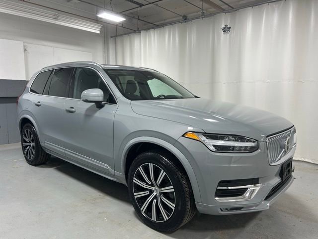 Used 2025 Volvo XC90 B5 Core image 4