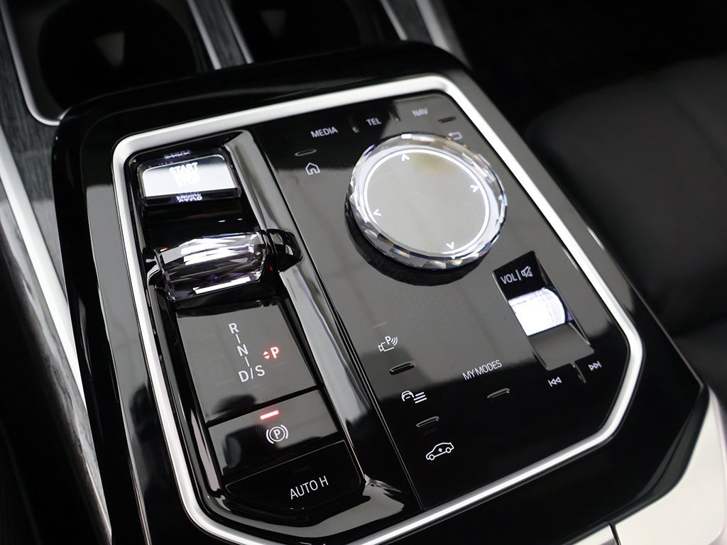 Used 2023 BMW 760i xDrive w/ Parking Assistance Package image 57