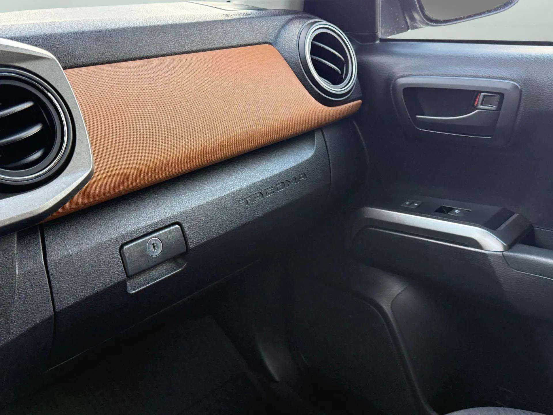 Used 2020 Toyota Tacoma SR5 image 45