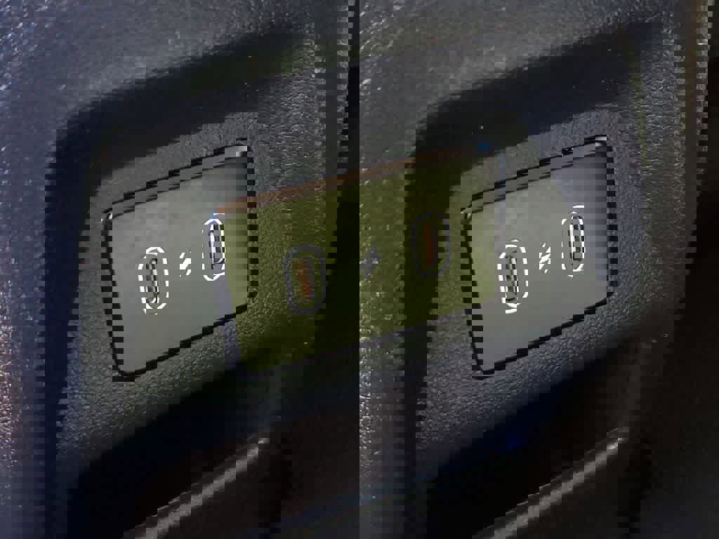 Used 2024 Hyundai Venue SEL image 11