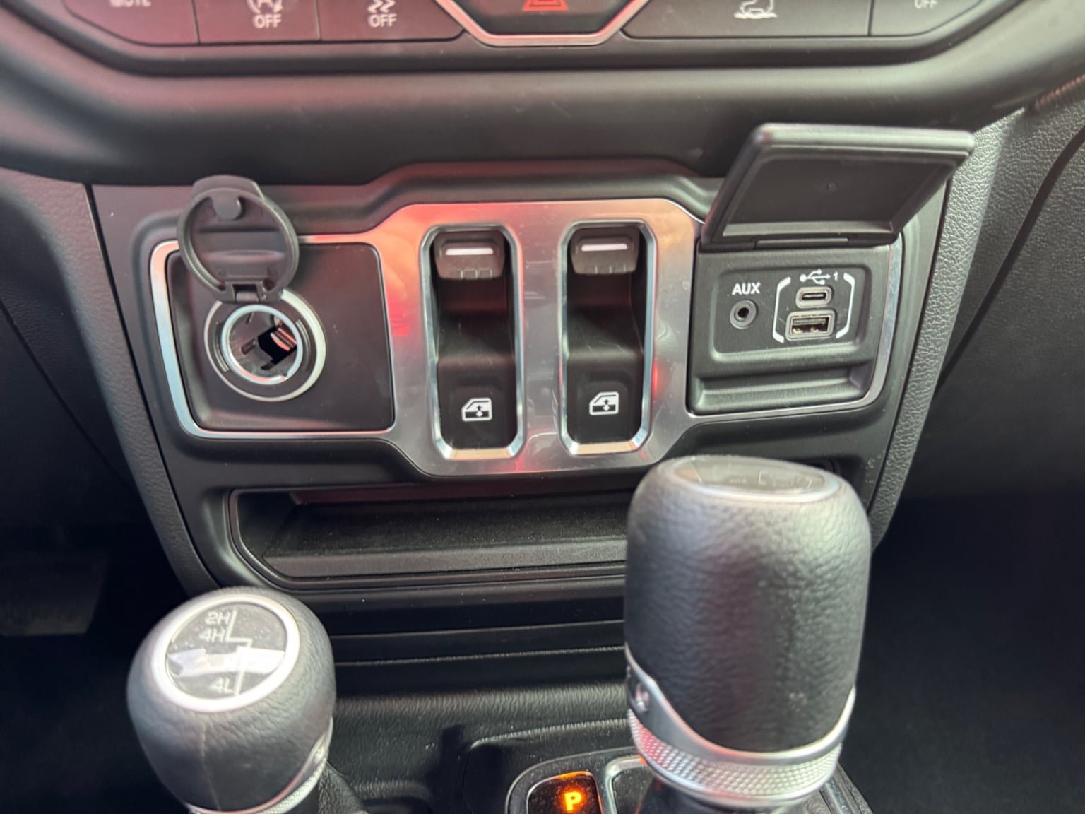 Used 2022 Jeep Wrangler Sport AWD/4WD image 25