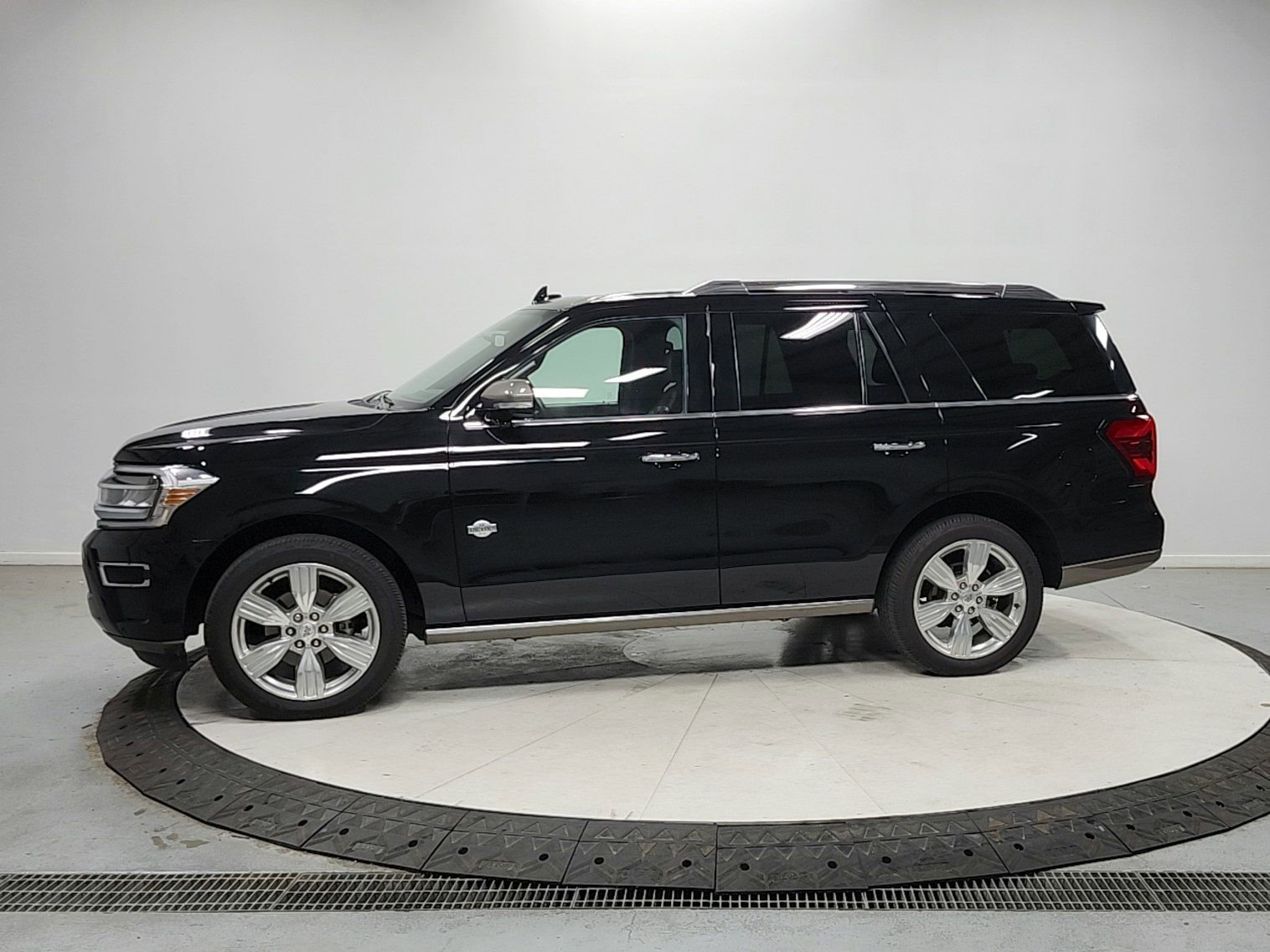 Used 2023 Ford Expedition King Ranch AWD/4WD image 4