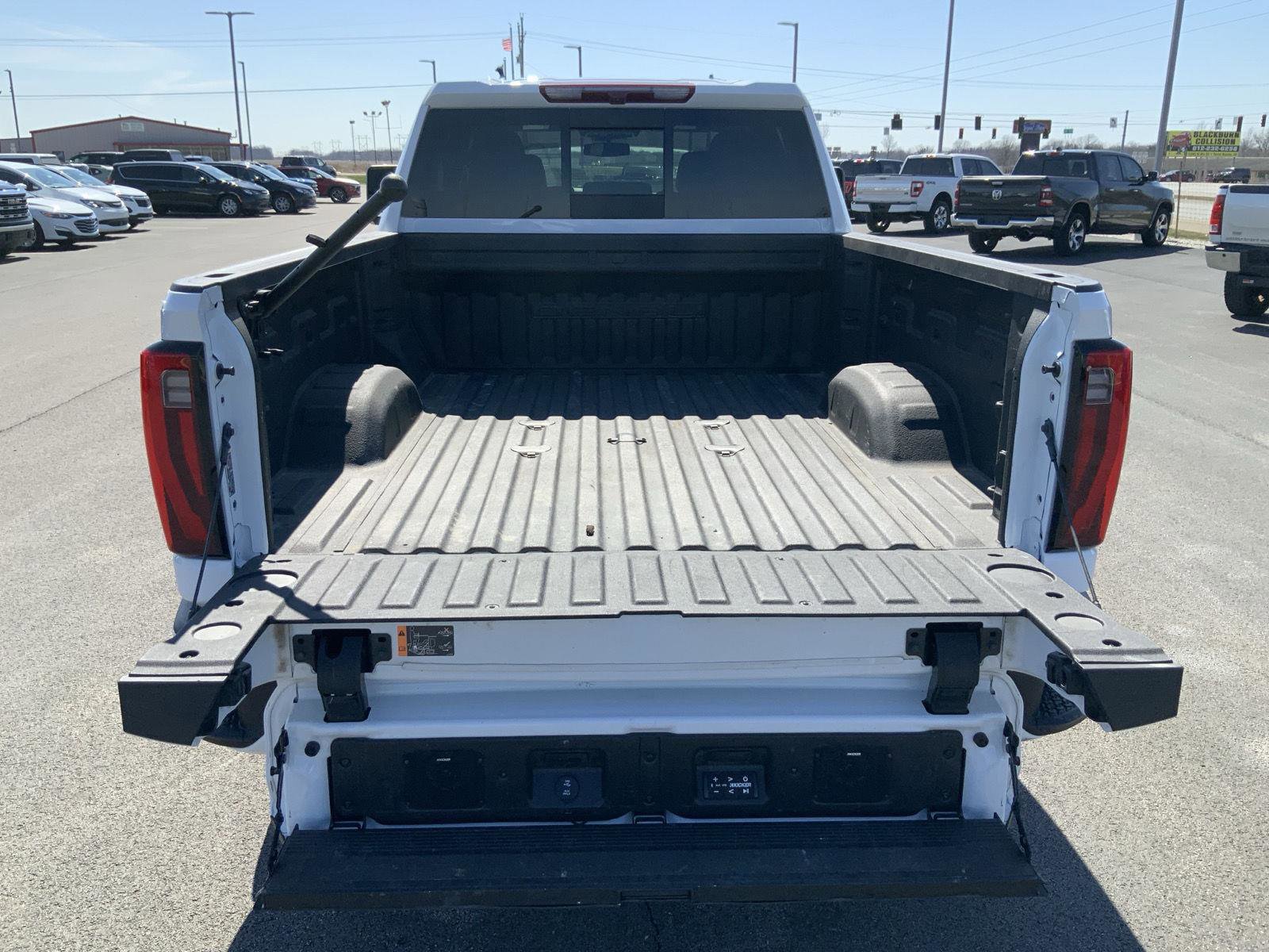 Used 2024 GMC Sierra 3500 Denali image 10