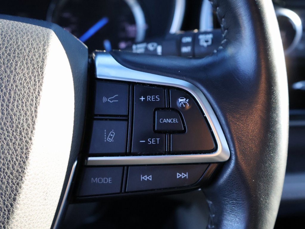 Used 2020 Toyota Highlander XLE image 36