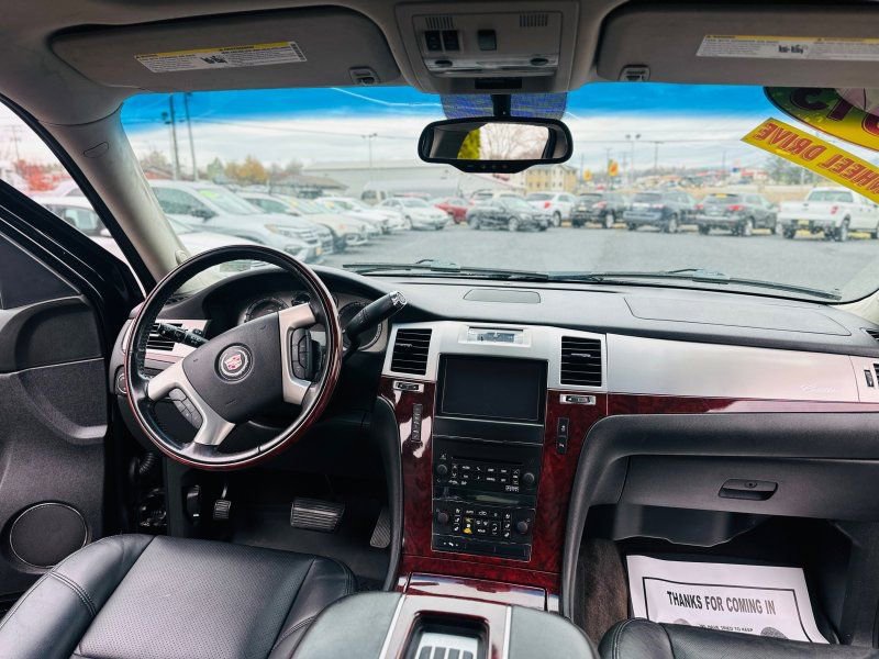 Used 2013 Cadillac Escalade ESV Luxury image 14