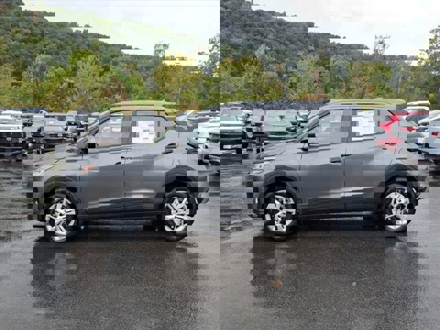 New 2025 Nissan Kicks Play S image 2