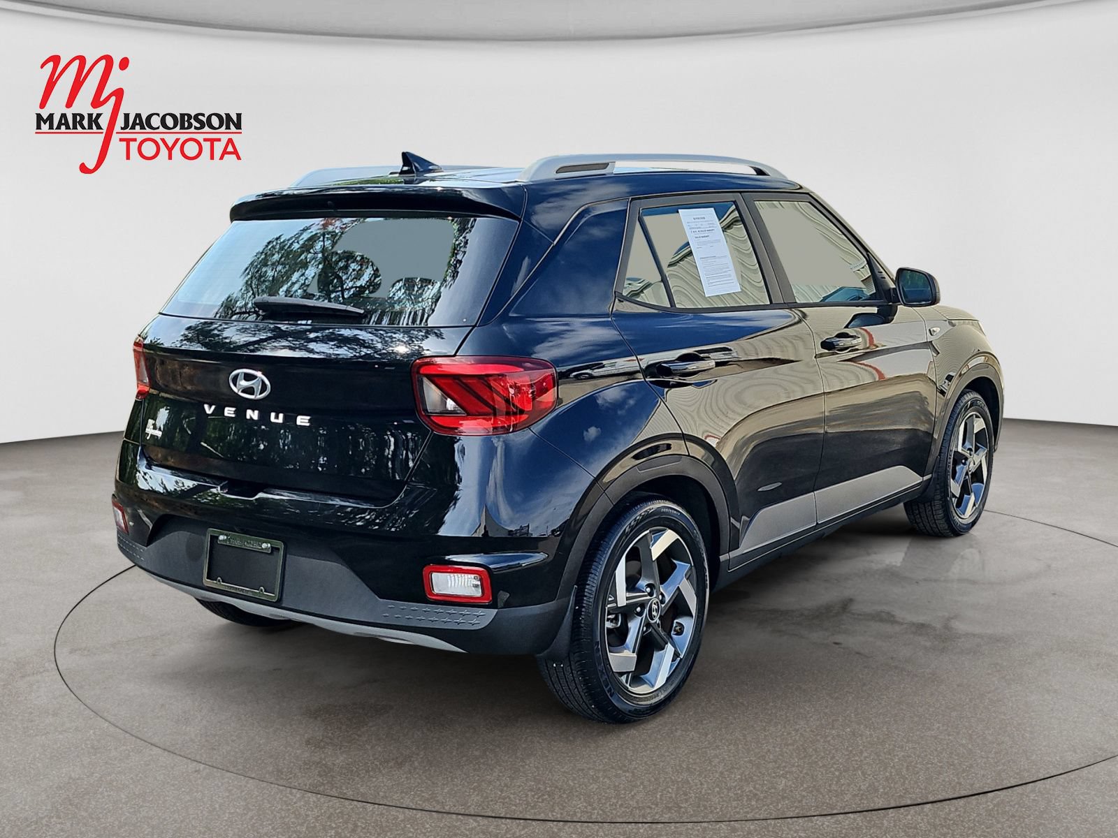 Used 2022 Hyundai Venue SEL FWD image 9