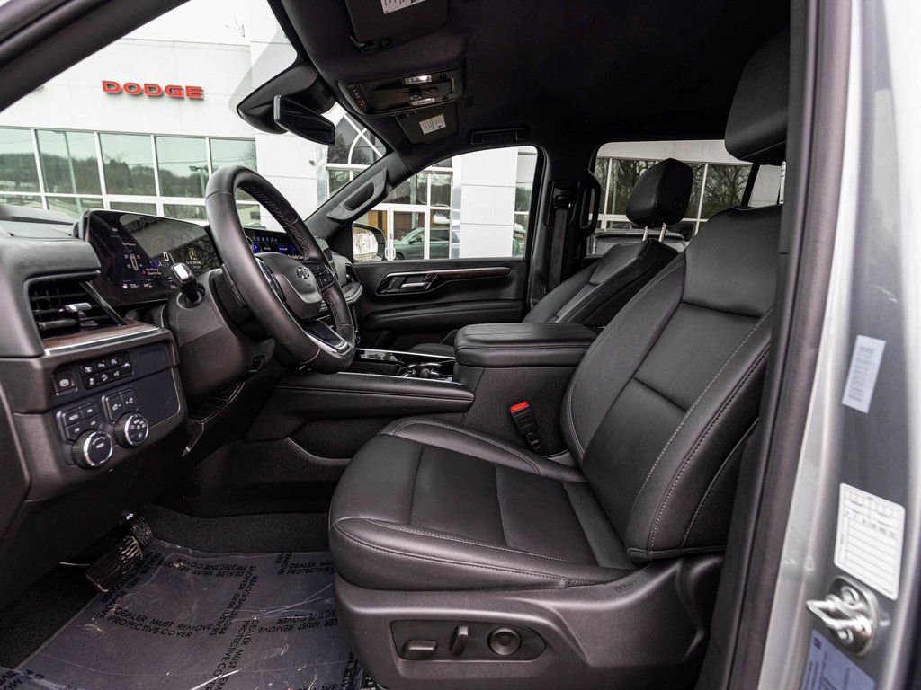 Used 2025 Chevrolet Suburban Z71 image 27