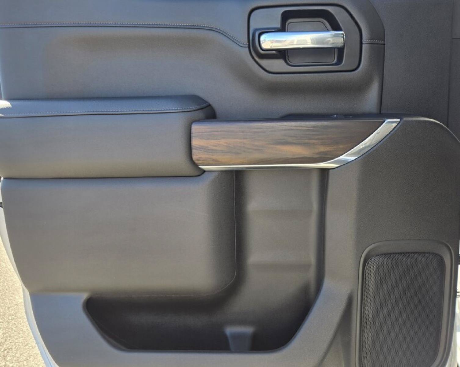 Used 2022 GMC Sierra 1500 SLT RWD image 25
