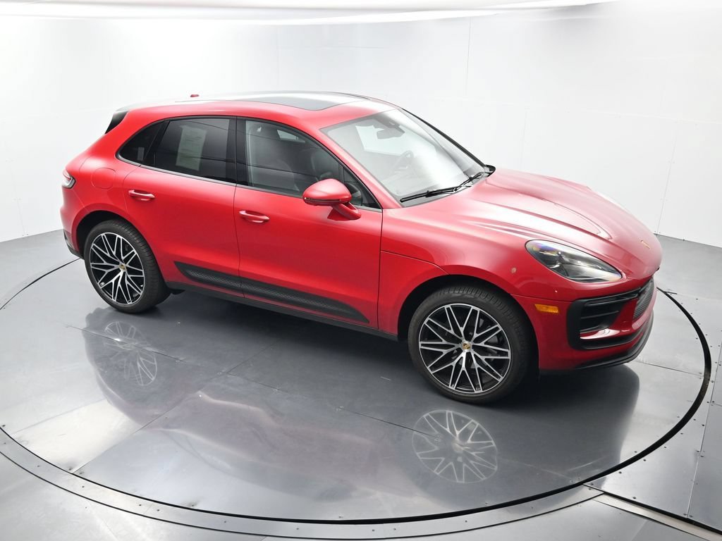 Certified 2025 Porsche Macan AWD/4WD image 42