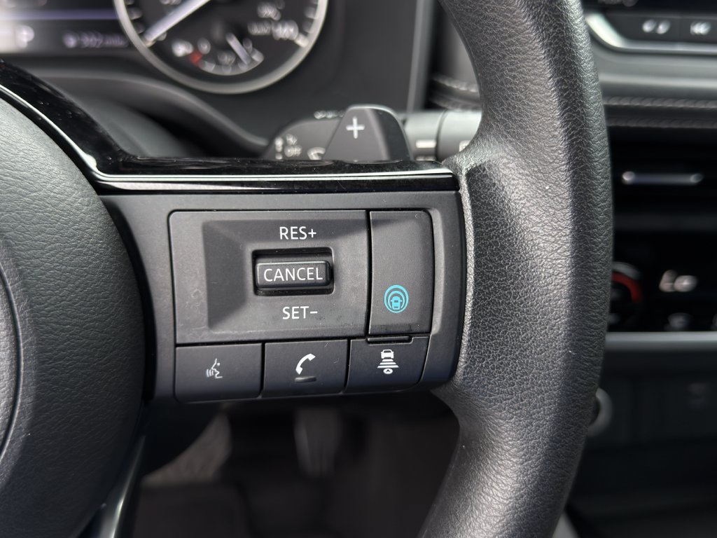 Used 2023 Nissan Rogue SV FWD image 14