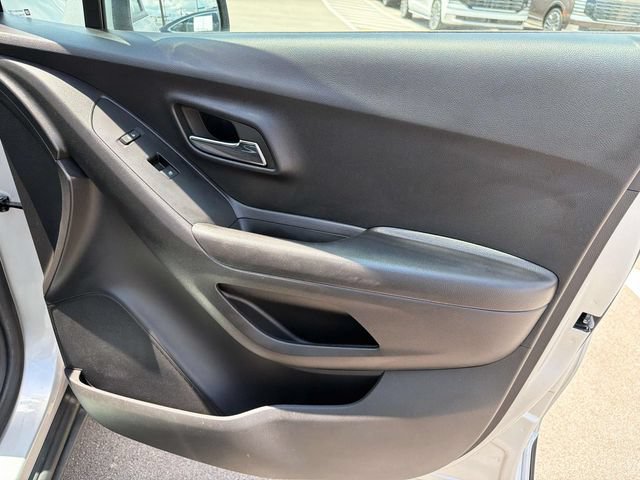 Used 2022 Chevrolet Trax LT w/ LT Convenience Package FWD image 23