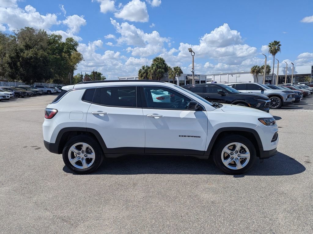 Used 2023 Jeep Compass Latitude image 3