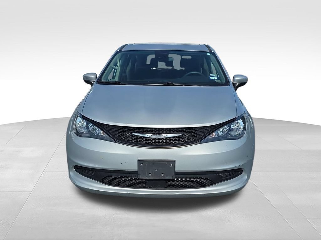 Used 2023 Chrysler Voyager LX FWD image 8