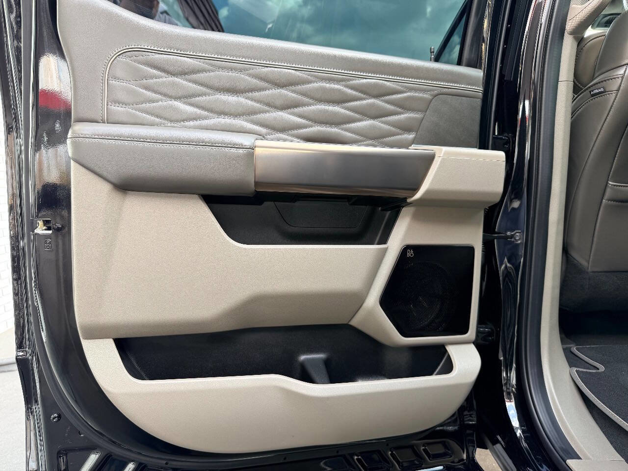 Used 2025 Ford F450 Platinum w/ Platinum Plus Package image 36