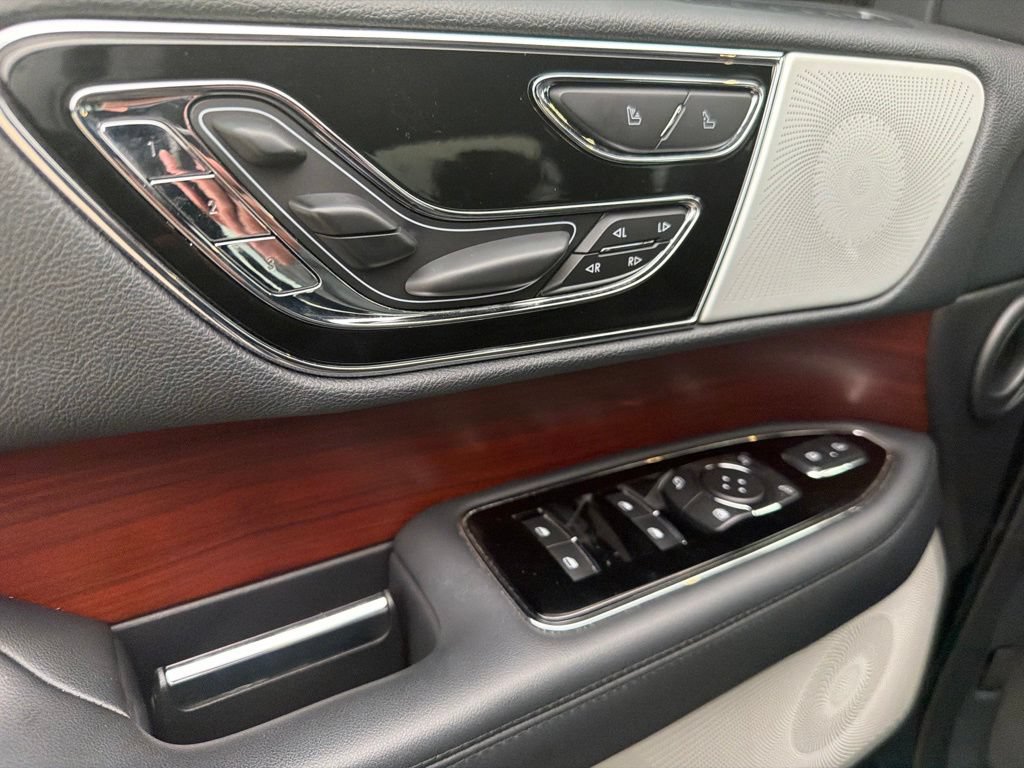 Used 2022 Lincoln Navigator Reserve w/ Equipment Group 201A AWD/4WD image 13