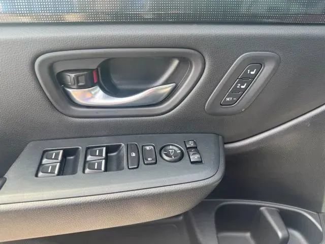 Used 2025 Honda Pilot Black Edition image 13
