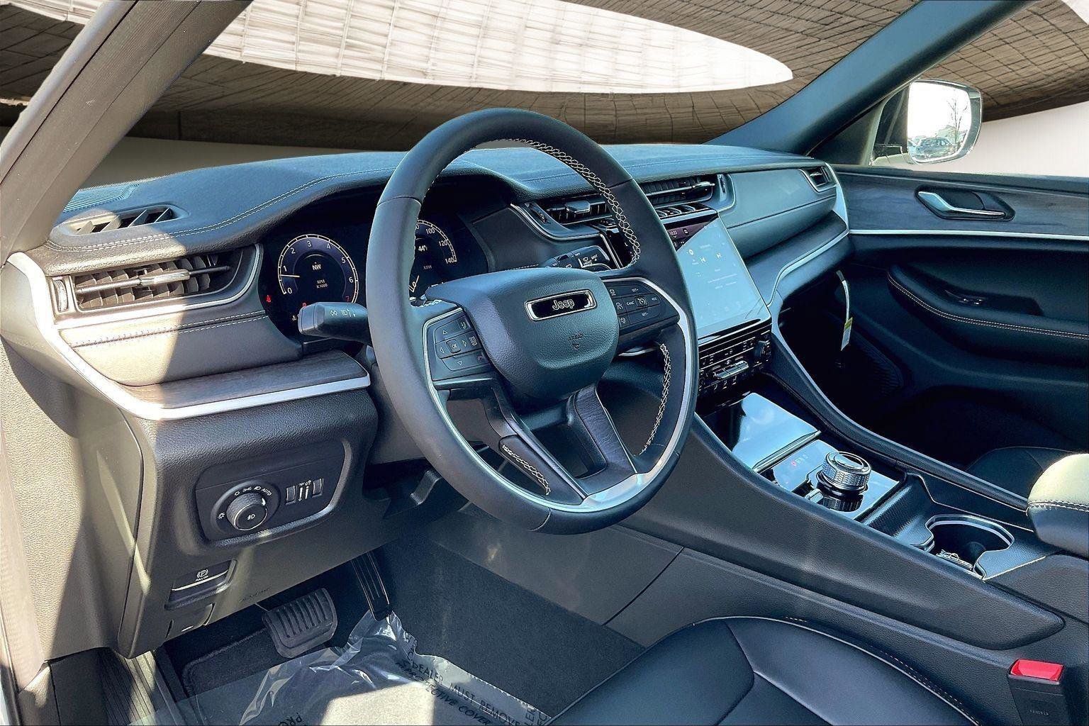 New 2025 Jeep Grand Cherokee L Limited w/ Black Appearance Package image 7