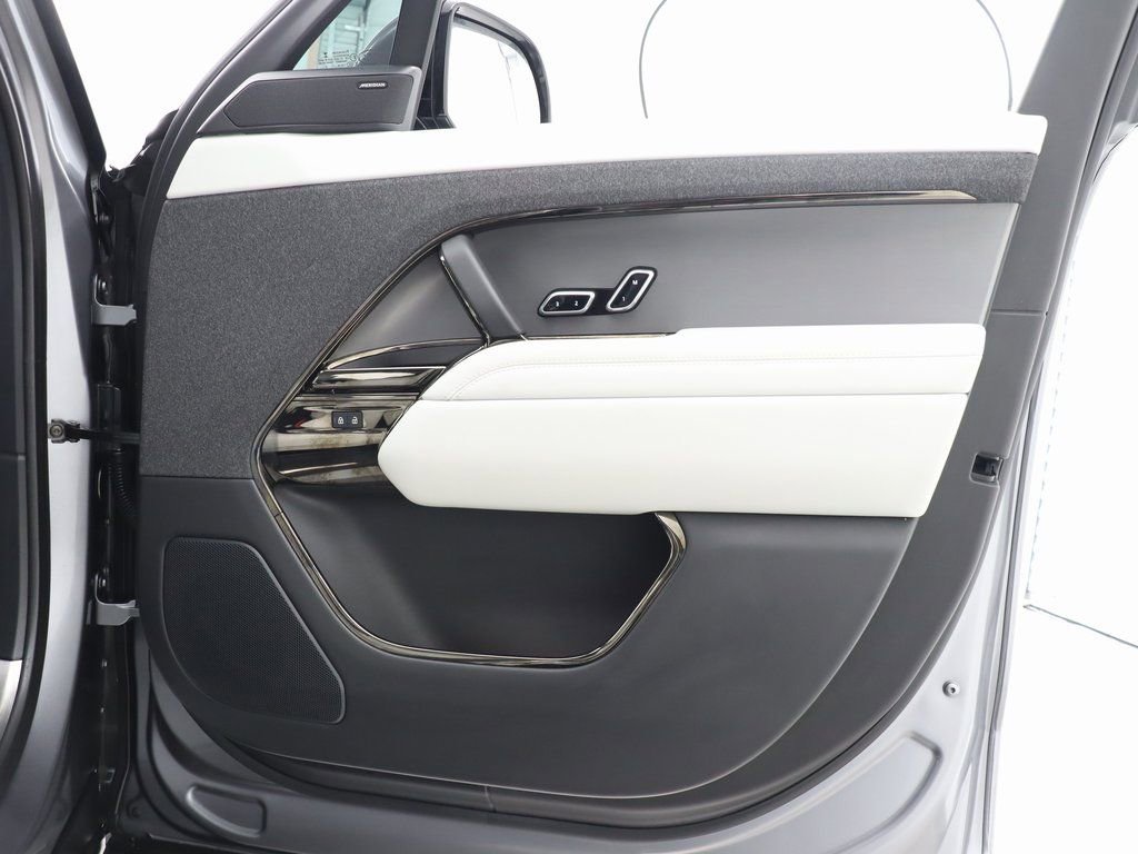 Used 2023 Land Rover Range Rover Sport SE image 46