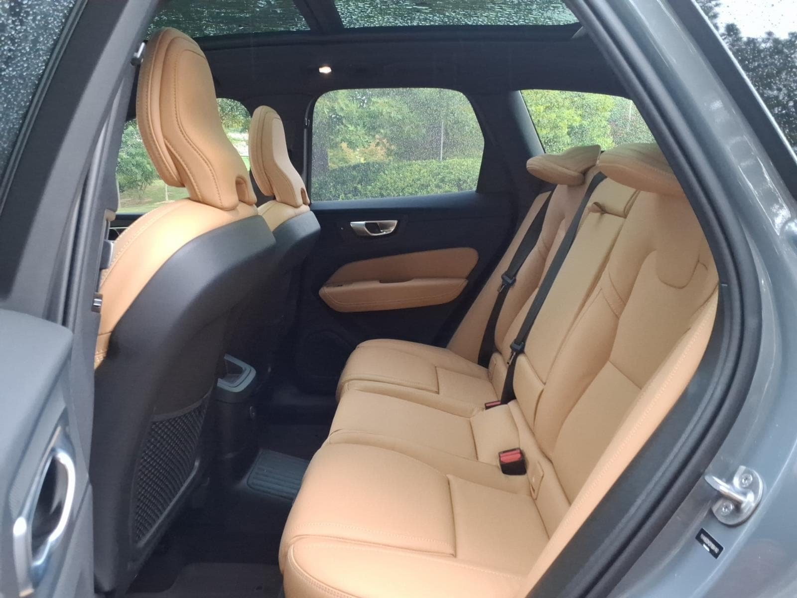 Certified 2024 Volvo XC60 T8 Ultimate w/ Protection Package Premier AWD/4WD image 12