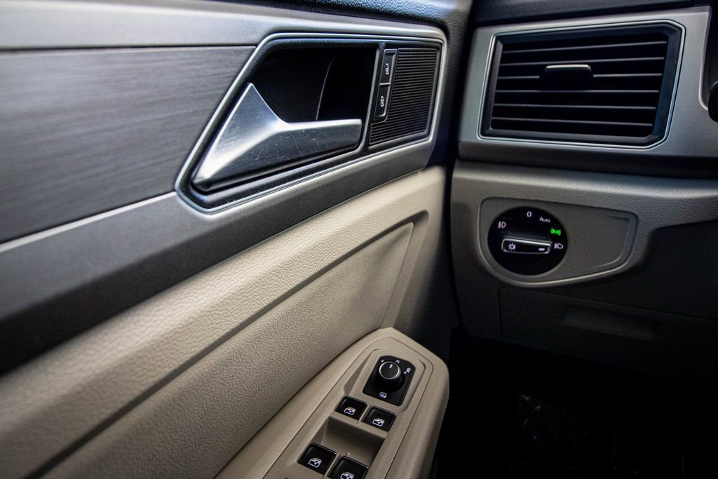 Used 2018 Volkswagen Atlas SE image 31