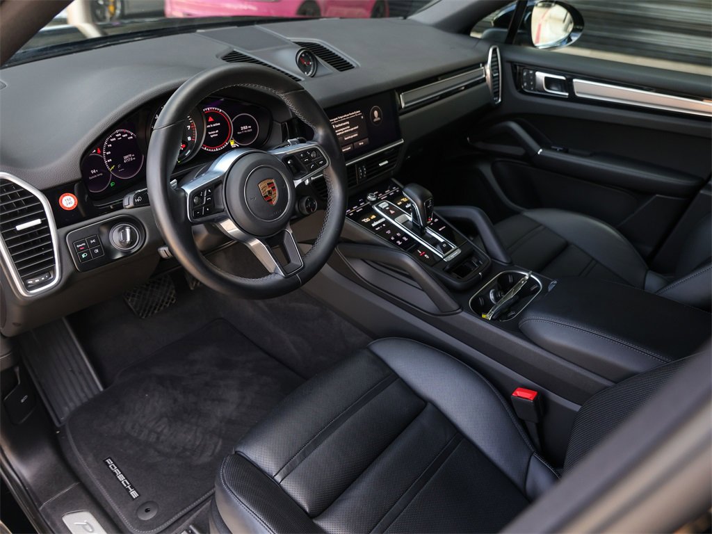 Certified 2023 Porsche Cayenne Platinum Edition image 4