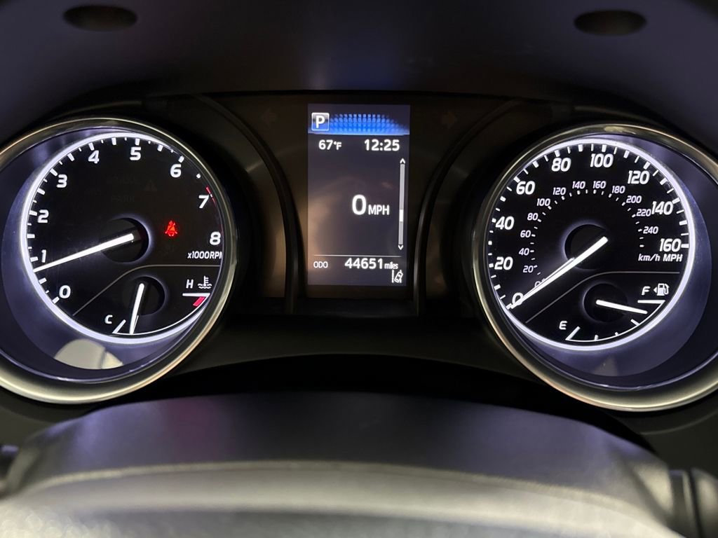 Used 2020 Toyota Camry SE w/ Carpet Mat Package image 15