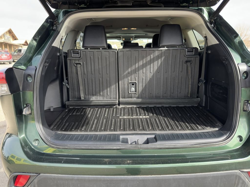 Used 2023 Toyota Highlander XLE image 18