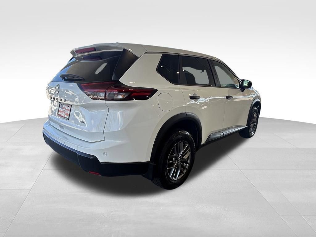 Used 2024 Nissan Rogue S image 4