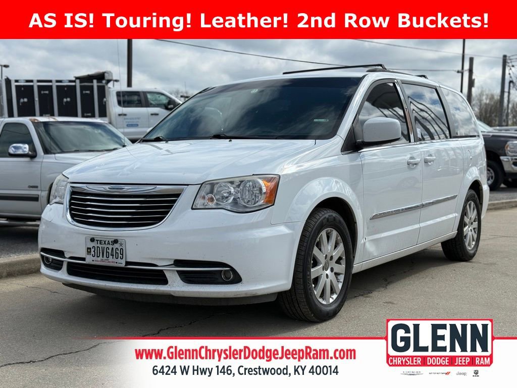 Used 2015 Chrysler Town & Country Touring image 1