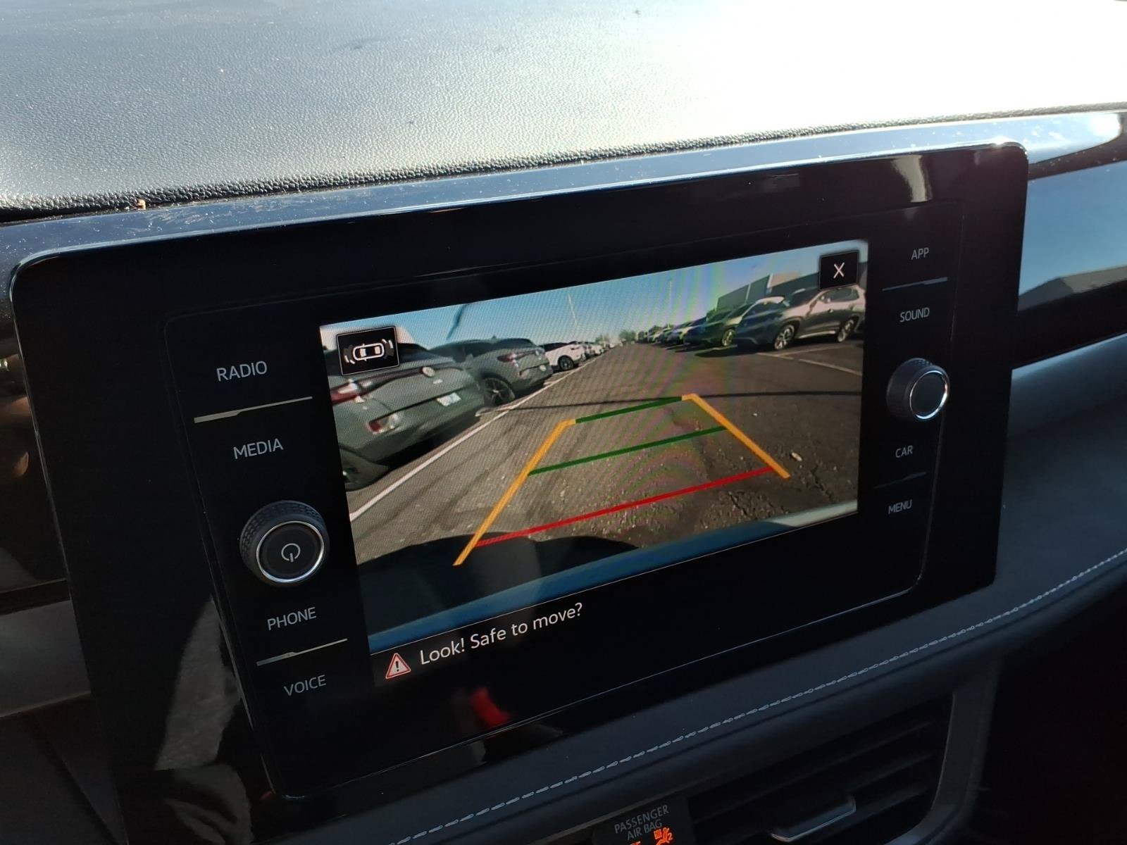 New 2026 Volkswagen Taos SE FWD image 15