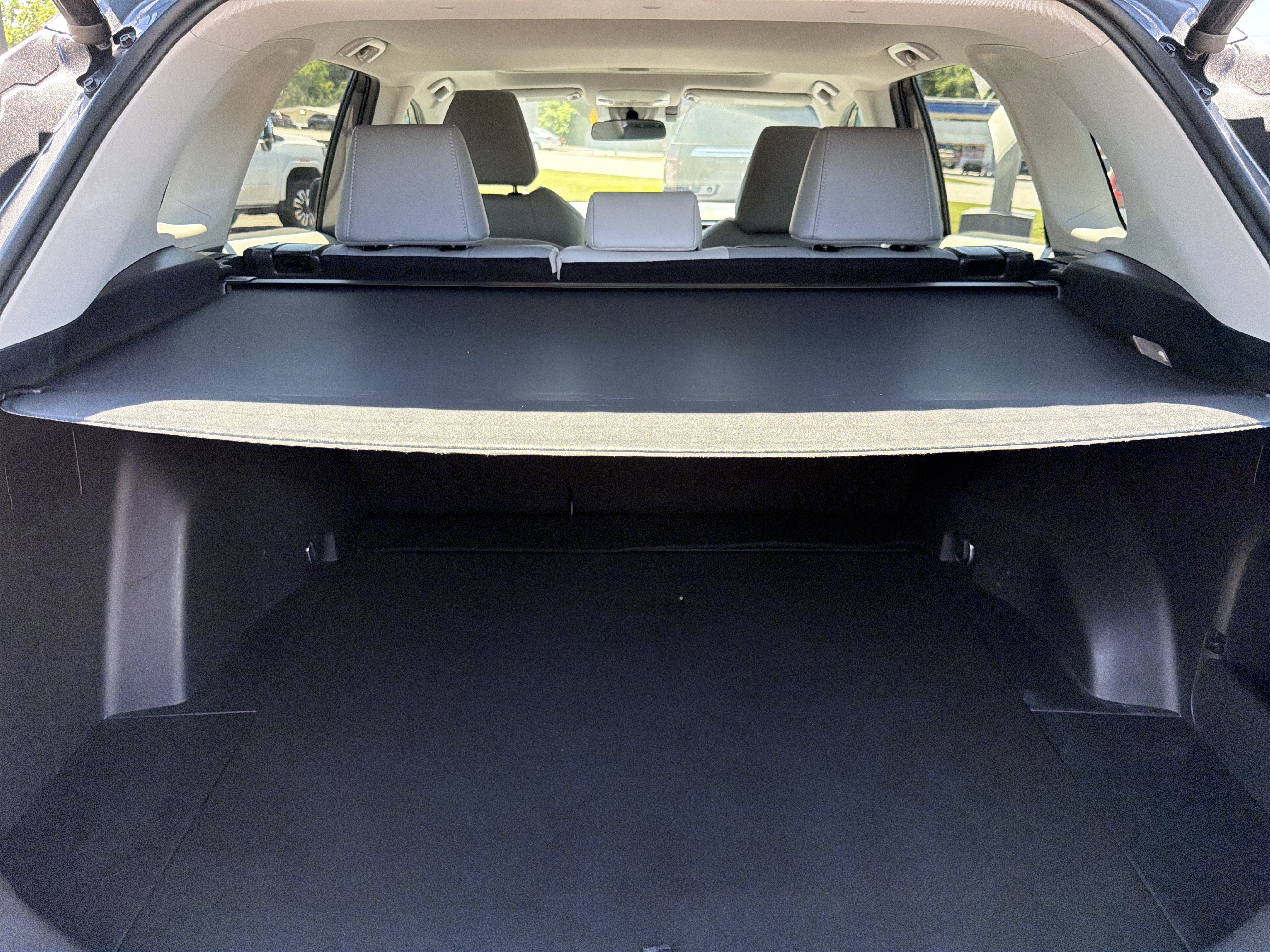 Used 2020 Toyota RAV4 XLE Premium FWD image 25