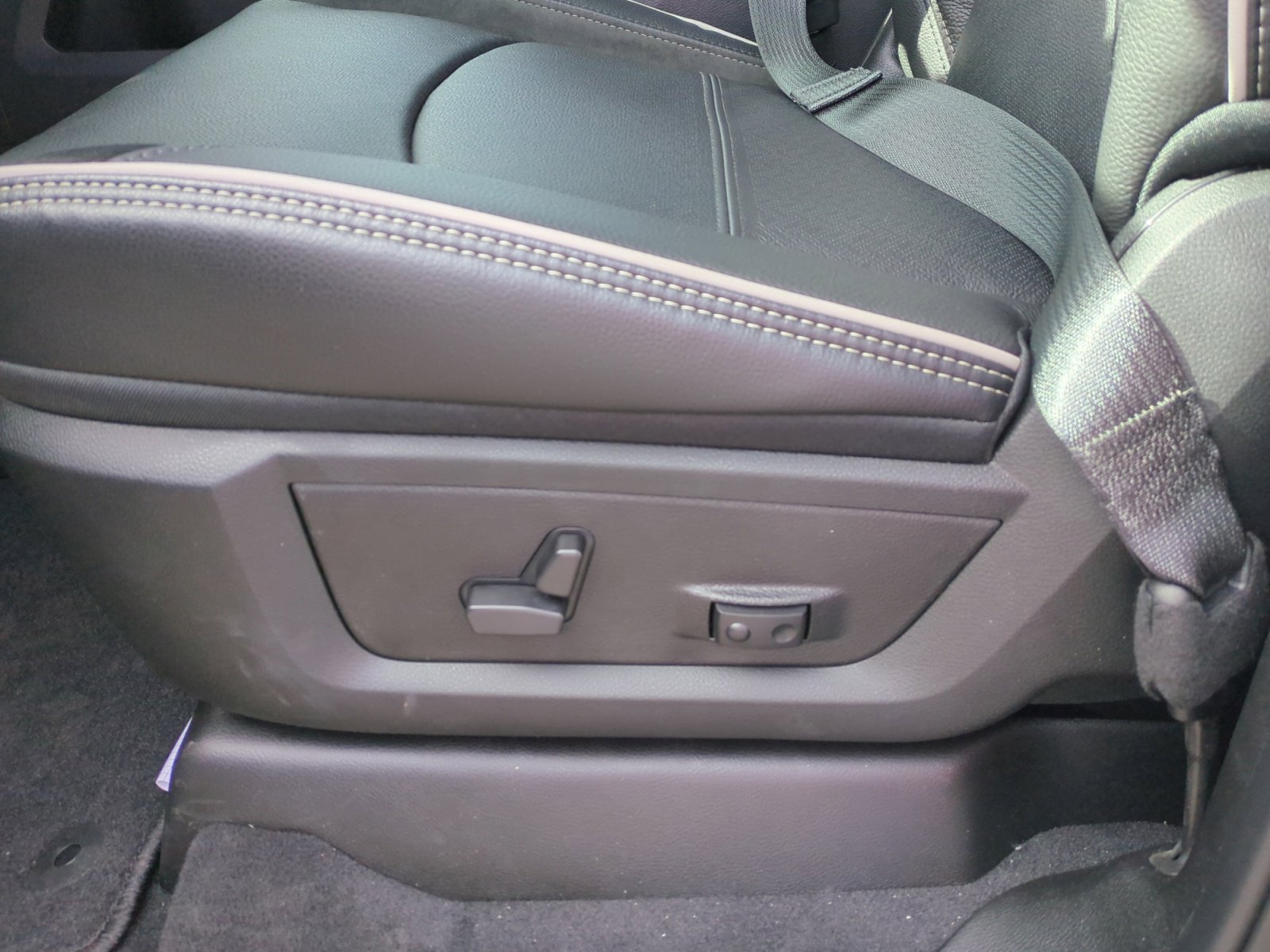 New 2026 RAM 2500 Laramie w/ Sport Appearance Package image 14