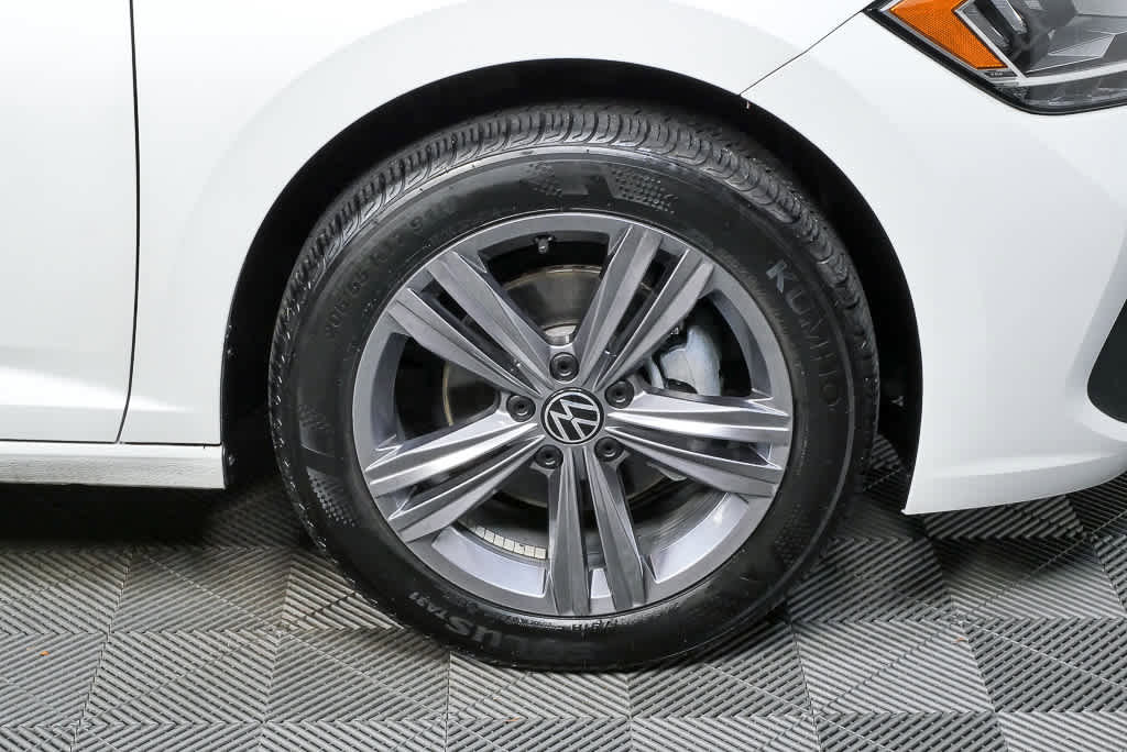 Used 2023 Volkswagen Jetta SE image 37