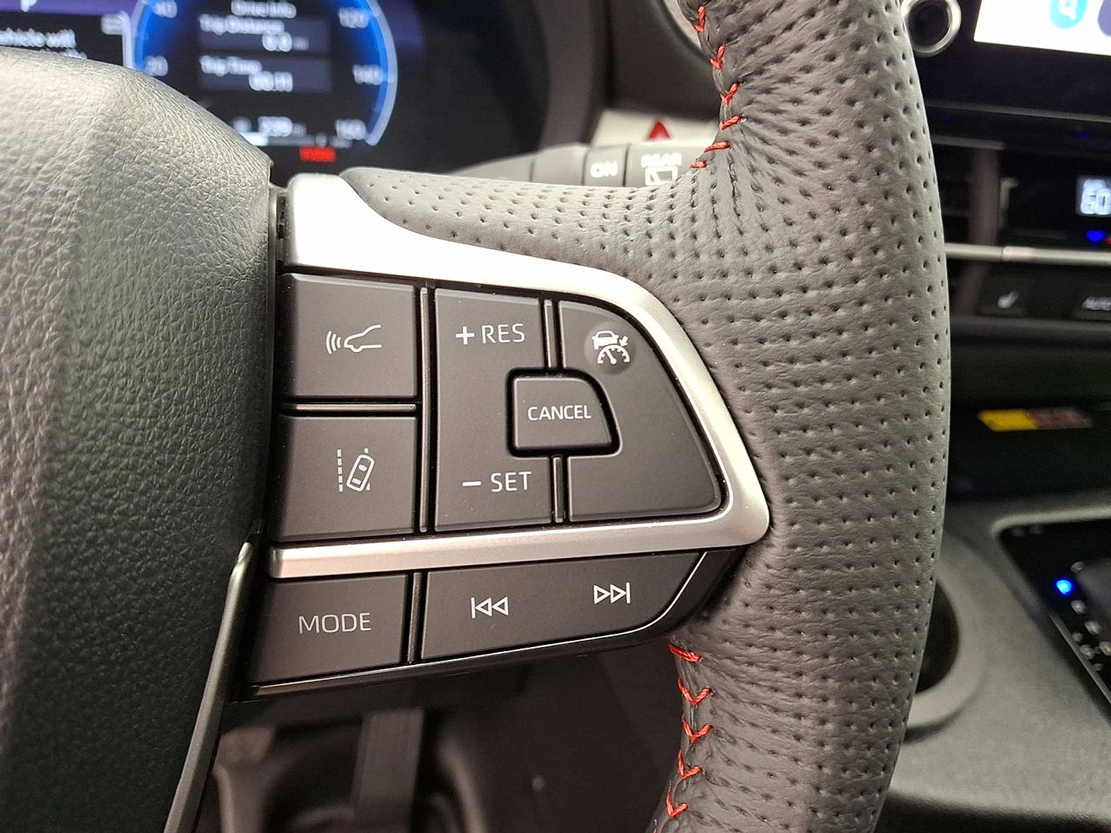 Used 2025 Toyota Sienna XSE w/ XSE Plus Package FWD image 18