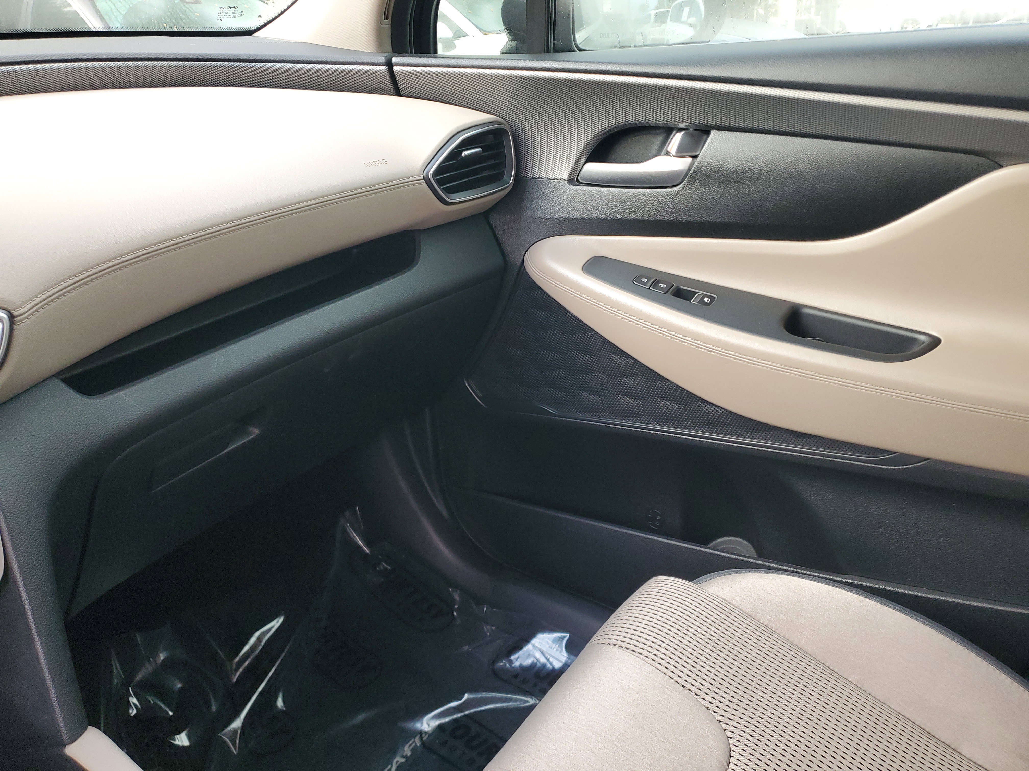 Used 2019 Hyundai Santa Fe SE image 25