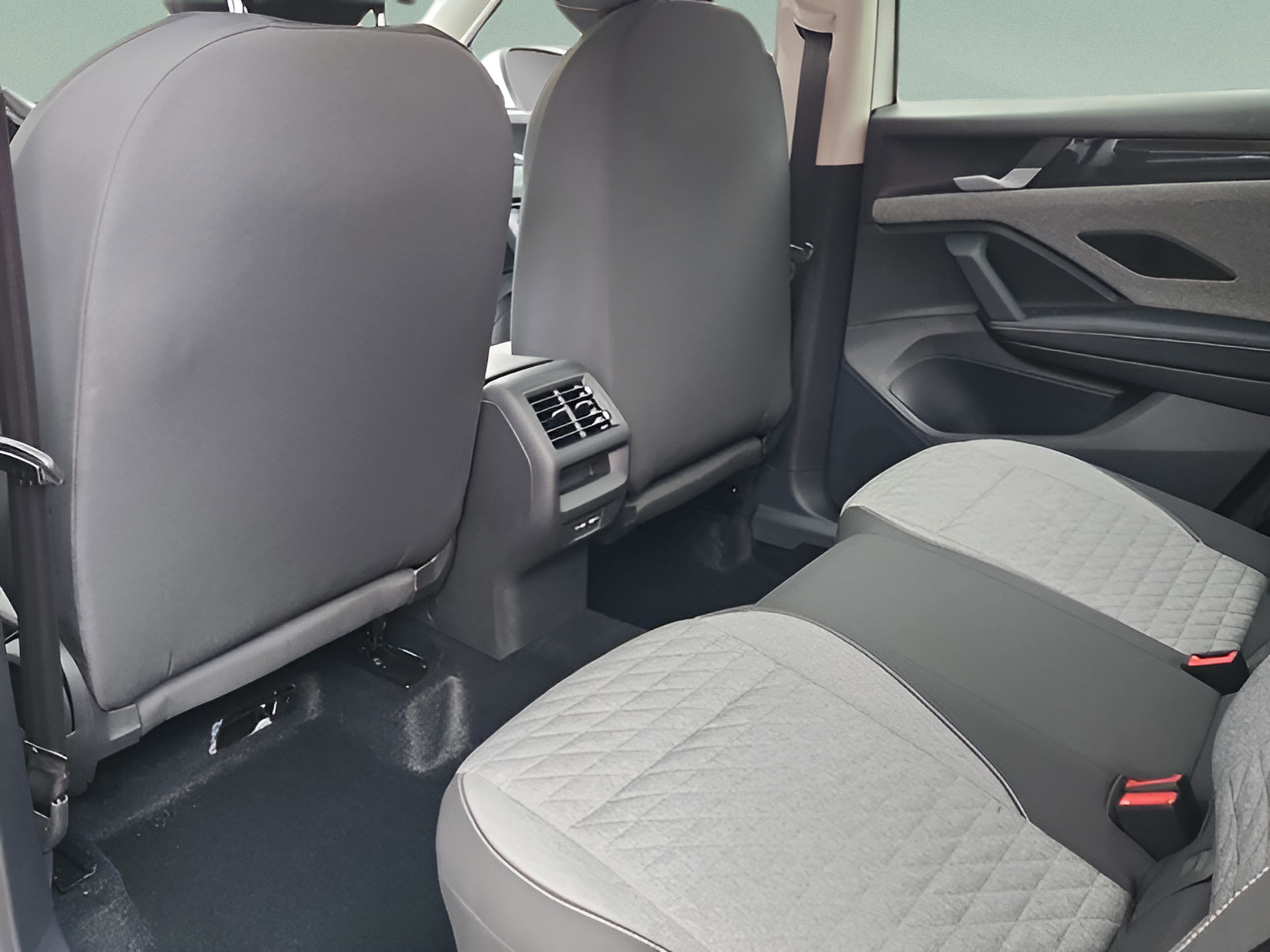 New 2026 Volkswagen Tiguan S image 10