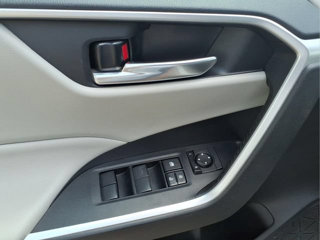 Used 2021 Toyota RAV4 XLE AWD/4WD image 11
