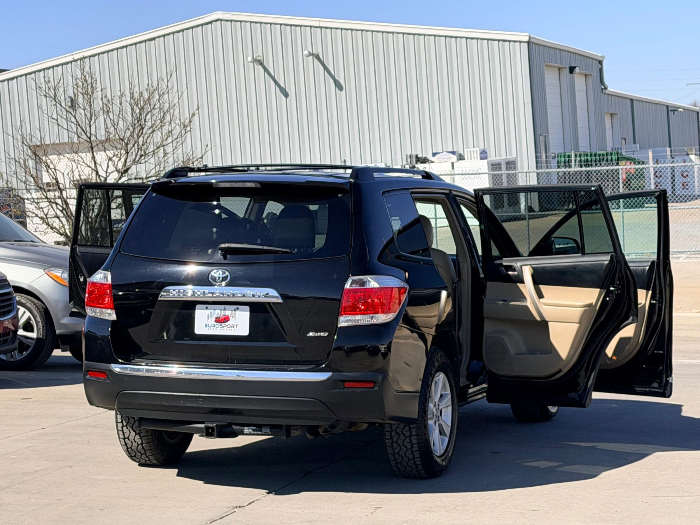 Used 2013 Toyota Highlander SE image 25