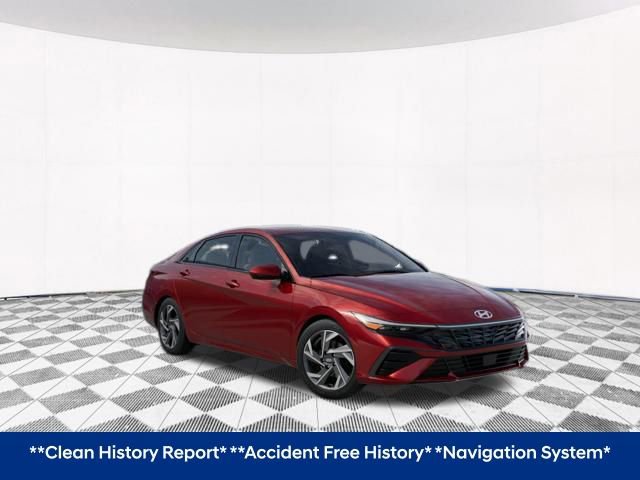 Used 2025 Hyundai Elantra SEL image 2