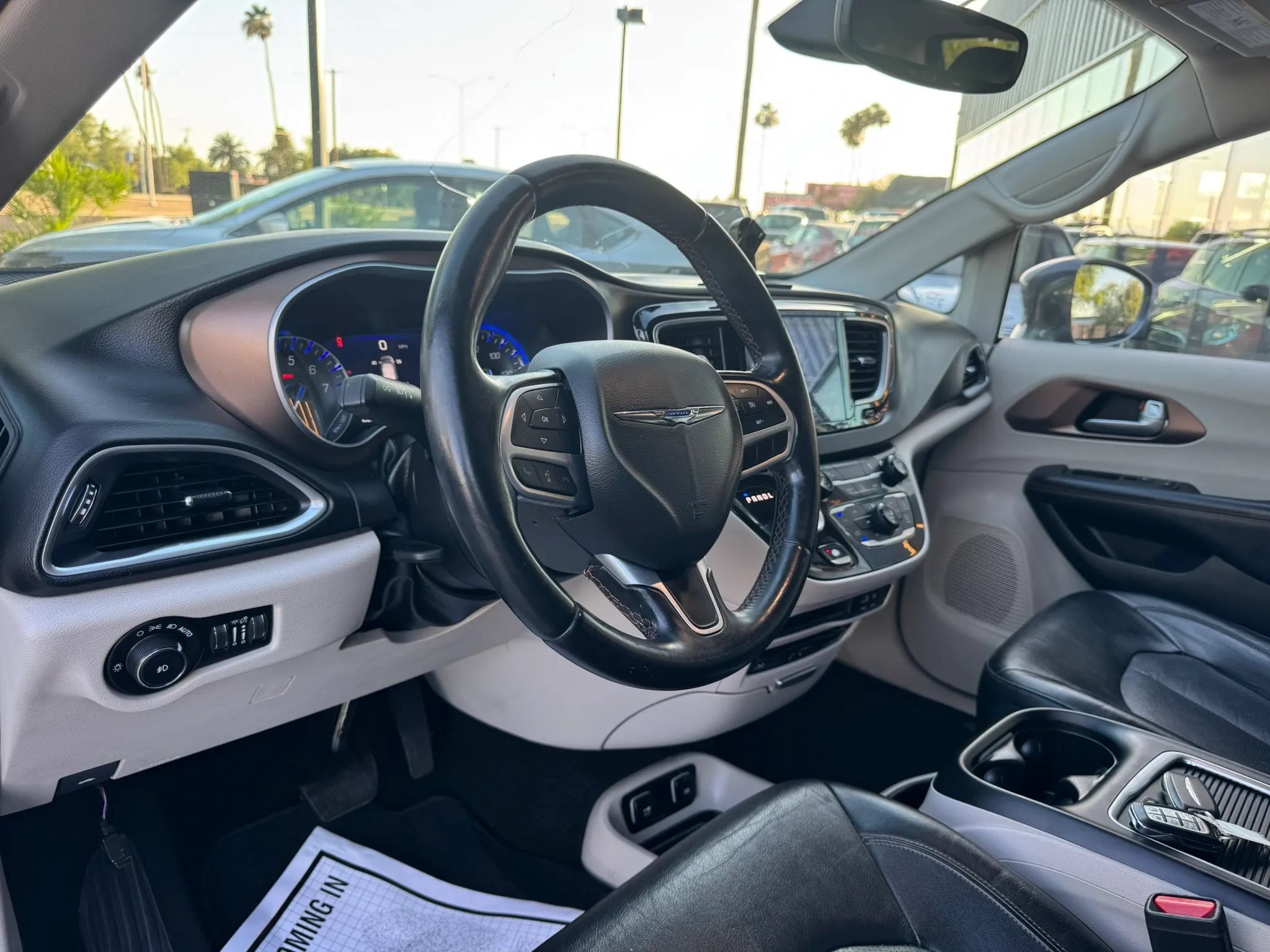 Used 2017 Chrysler Pacifica Touring-L Plus FWD image 17