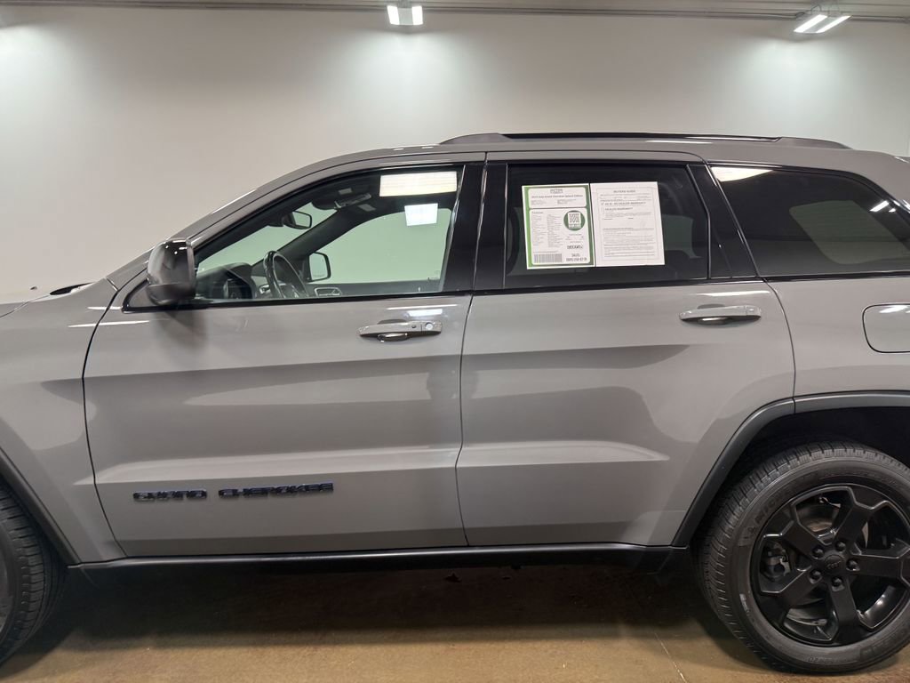 Used 2019 Jeep Grand Cherokee Laredo AWD/4WD image 39