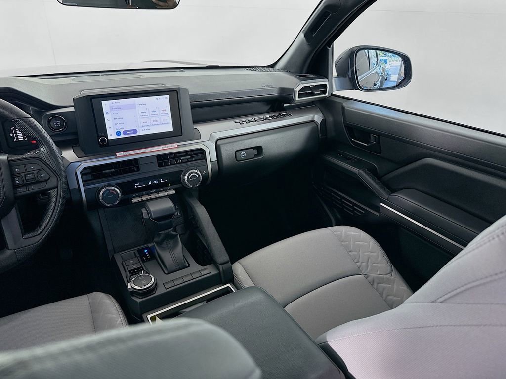 Certified 2025 Toyota Tacoma SR5 AWD/4WD image 22