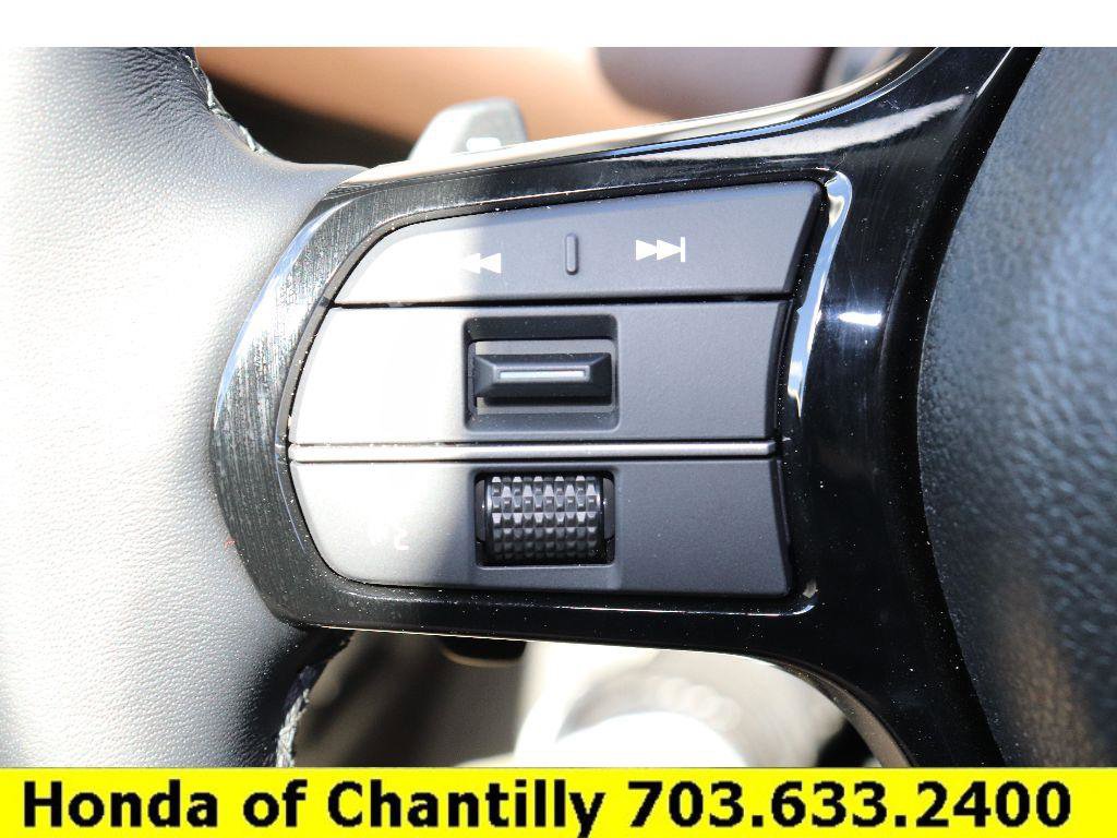 Used 2025 Honda Pilot Elite image 13