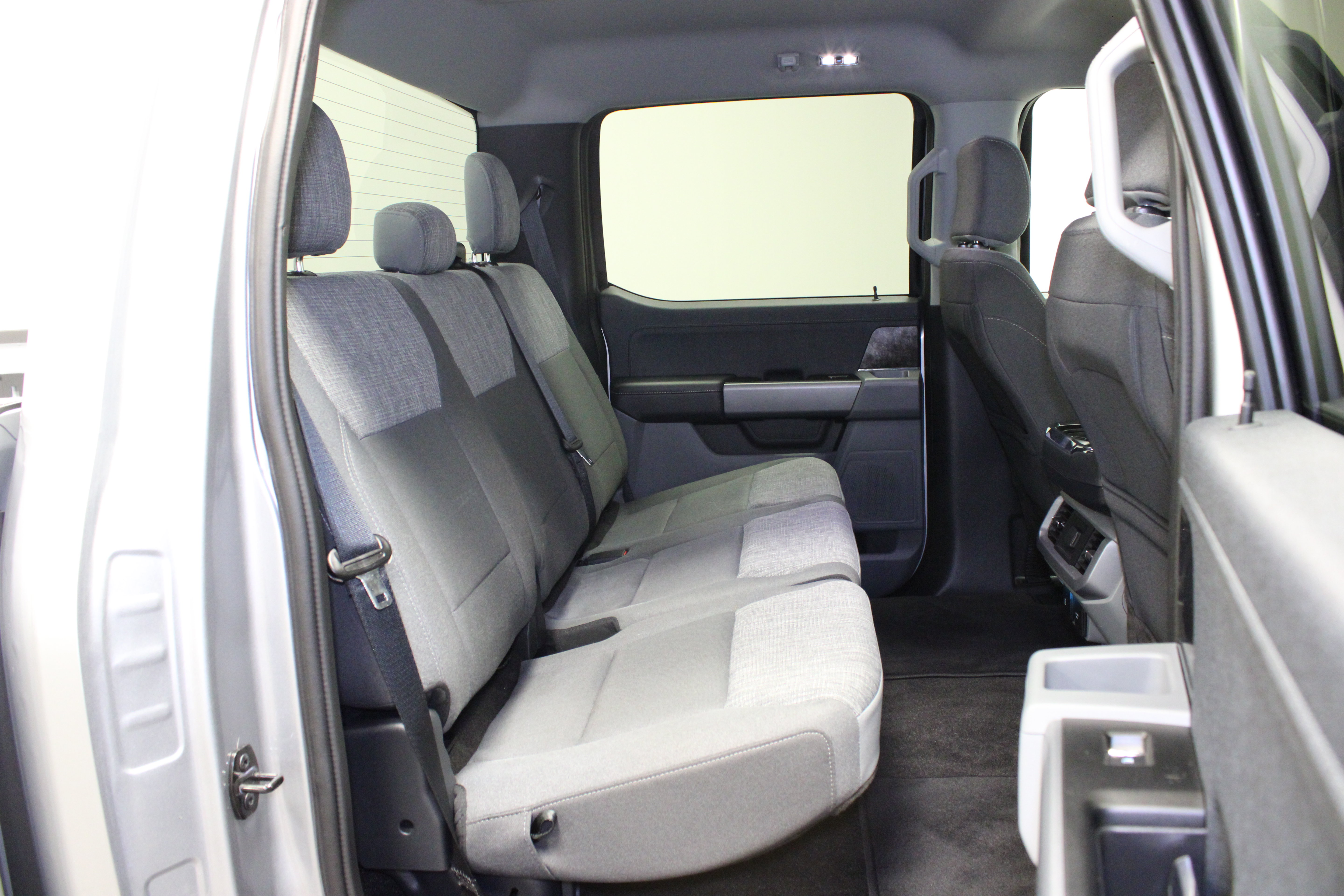 Used 2022 Ford F150 Lightning XLT AWD/4WD image 17