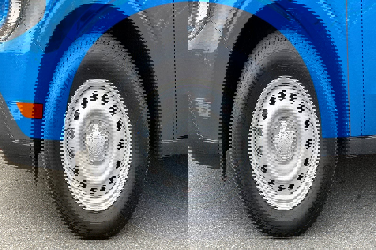 Used 2025 Ford Maverick XL w/ Equipment Group 102A image 25