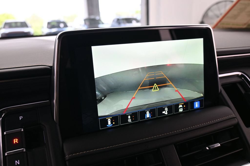 Used 2024 GMC Yukon XL SLT w/ SLT Luxury Package RWD image 18