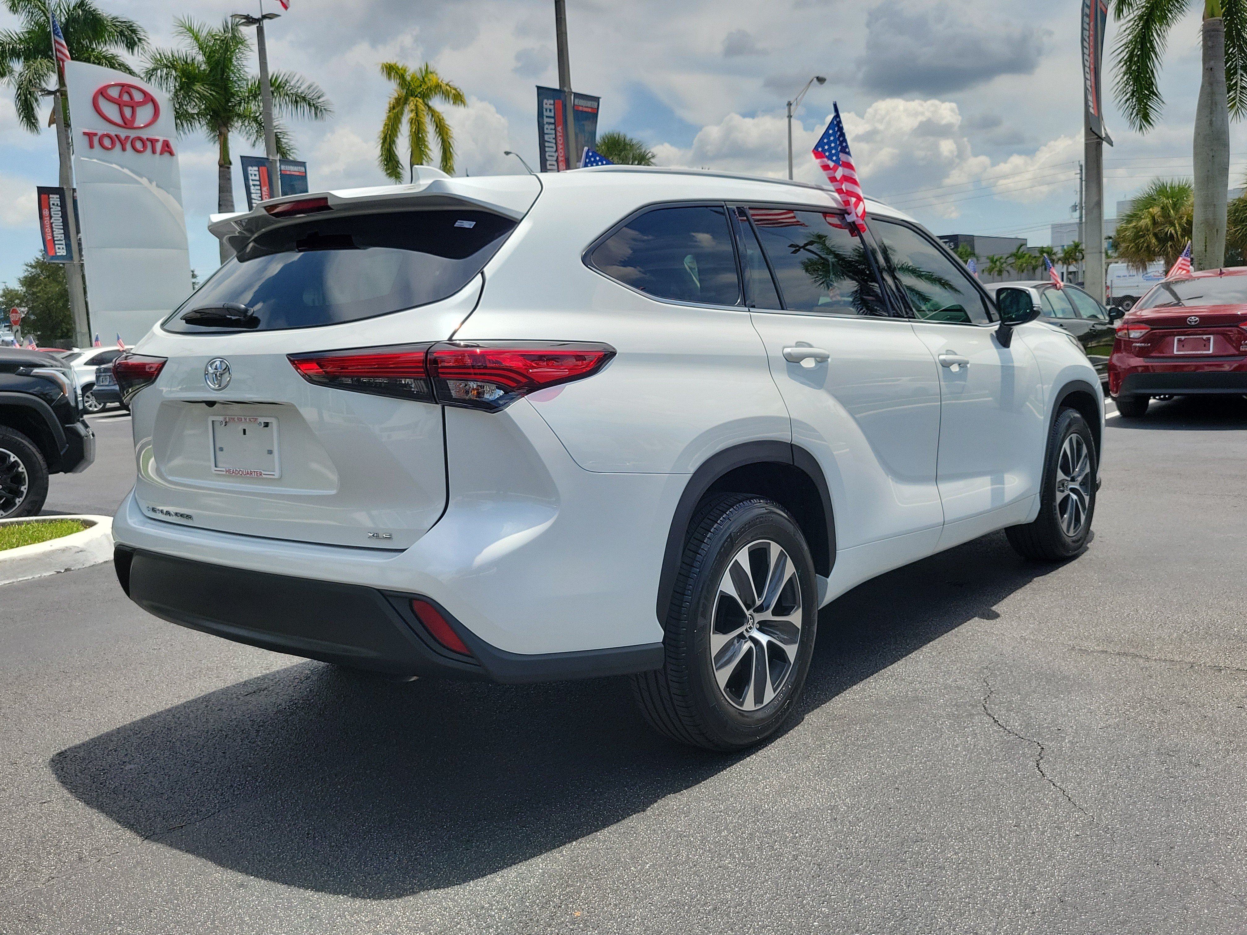 Used 2022 Toyota Highlander XLE FWD image 11