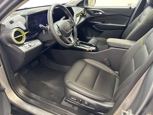 Used 2025 Chevrolet Trax ACTIV w/ Sunroof Package FWD image 12