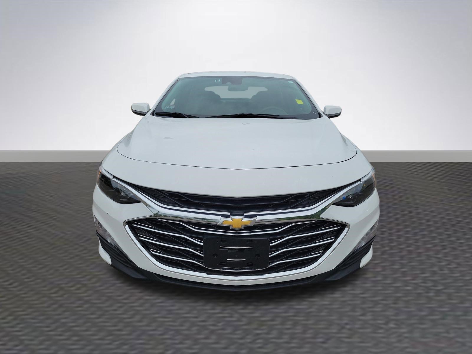 Used 2023 Chevrolet Malibu LT FWD image 2